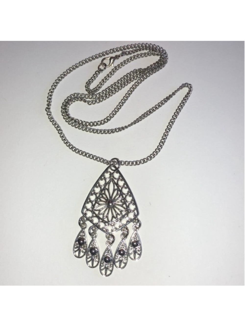 Silver Tone Chain Medallion Dangling Pendant Necklace - Picture 5 of 6